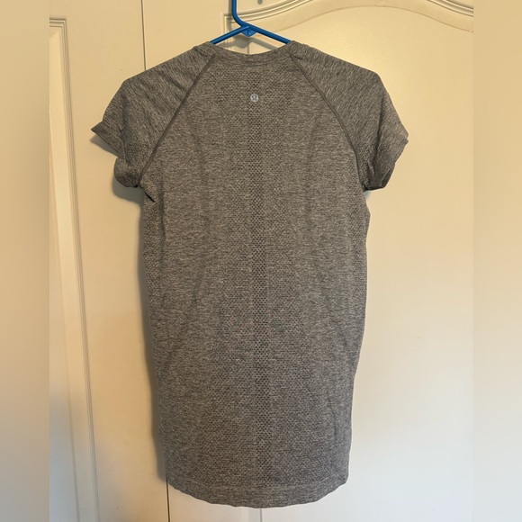Lululemon Swiftly Tech Short-Sleeve Shirt 2.0 *Hip Length - Picture 2 of 6